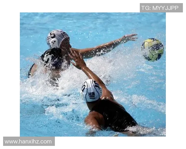 女子水球对决中国队挑战匈牙利队争夺世界冠军荣耀