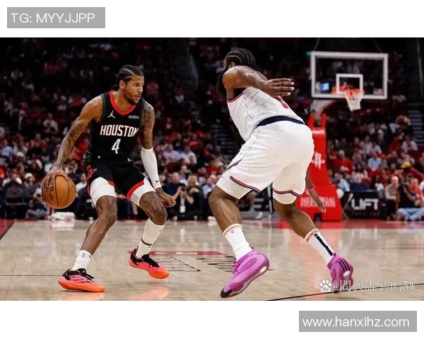快船与爵士激战正酣NBA圈直播带你全程体验精彩瞬间