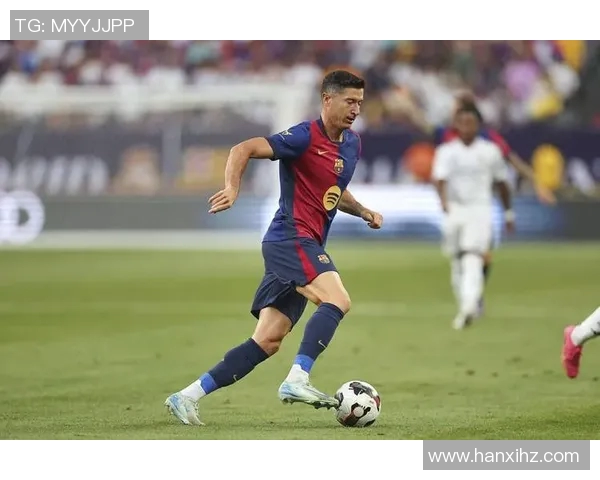 莱万状态火热欧冠赛场10场打入12球稳居射手榜首位 莱万状态火热欧冠赛场10场打入12球稳居射手榜首位