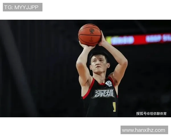 周鹏：从篮球场上的传奇到生活中的榜样，展现不屈精神与坚持信念的故事